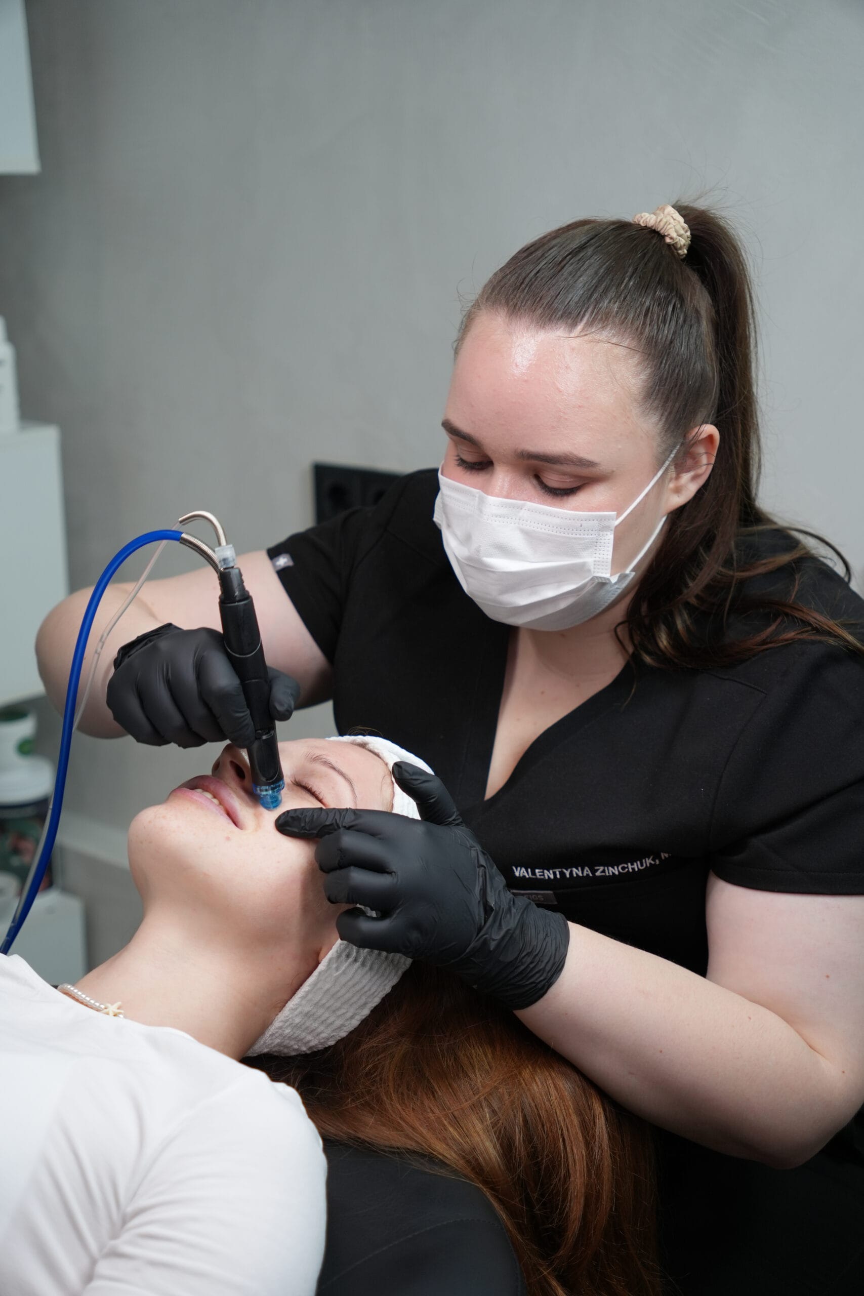 Апаратна косметологія в Derm Diaries Clinic